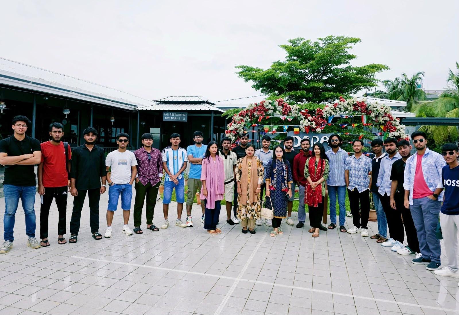 সংযুক্ত ছবি